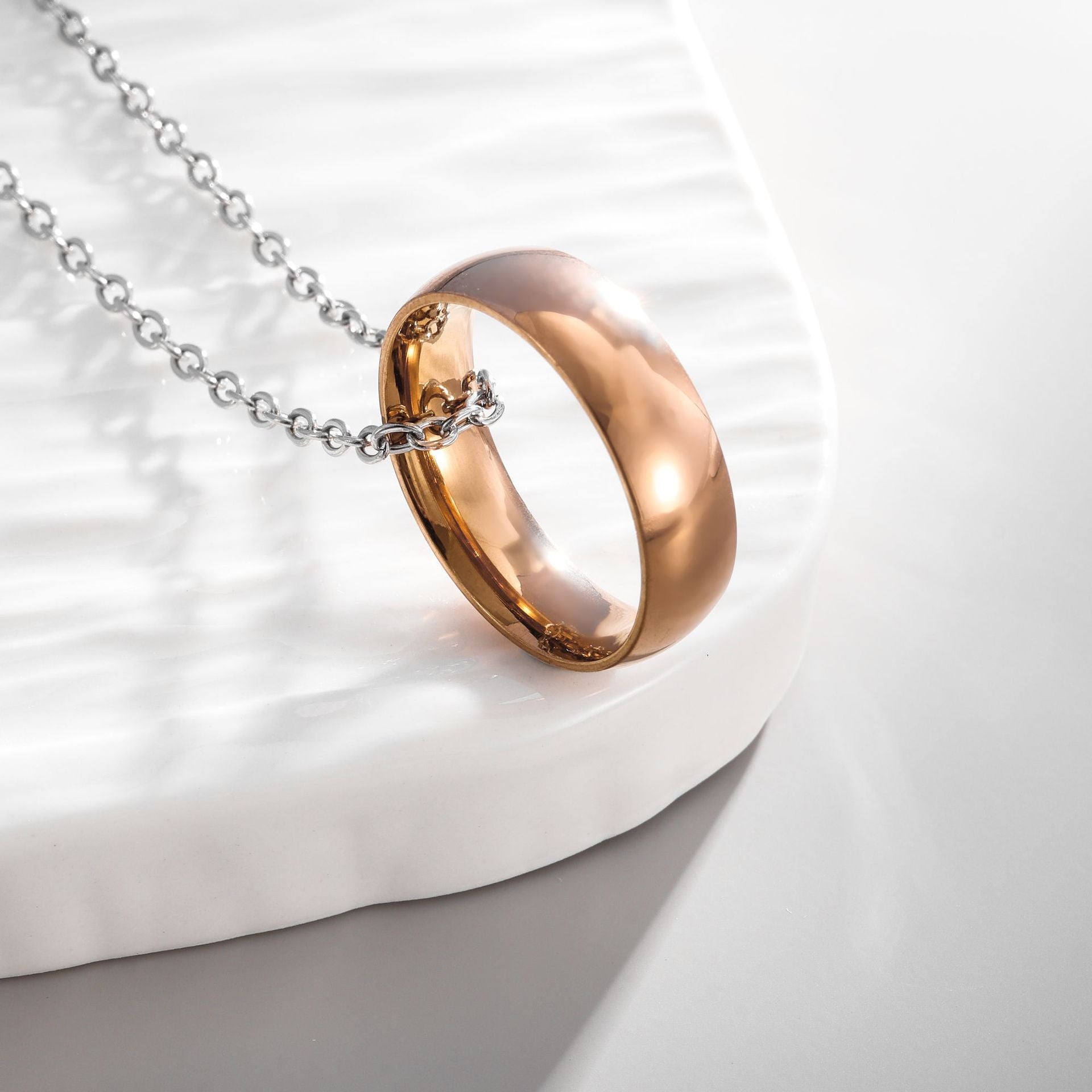 Wholesale Hot Selling Titanium Steel Simple Fashion Round Ring Necklace